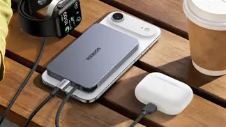 Ugreen’s MagFlow Air packs 10,000mAh, 45W charging, and Qi2.2 into a slim body