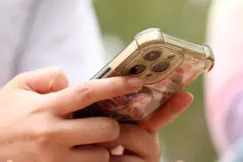 Majority of Australian kids are still on banned social media platforms, study finds